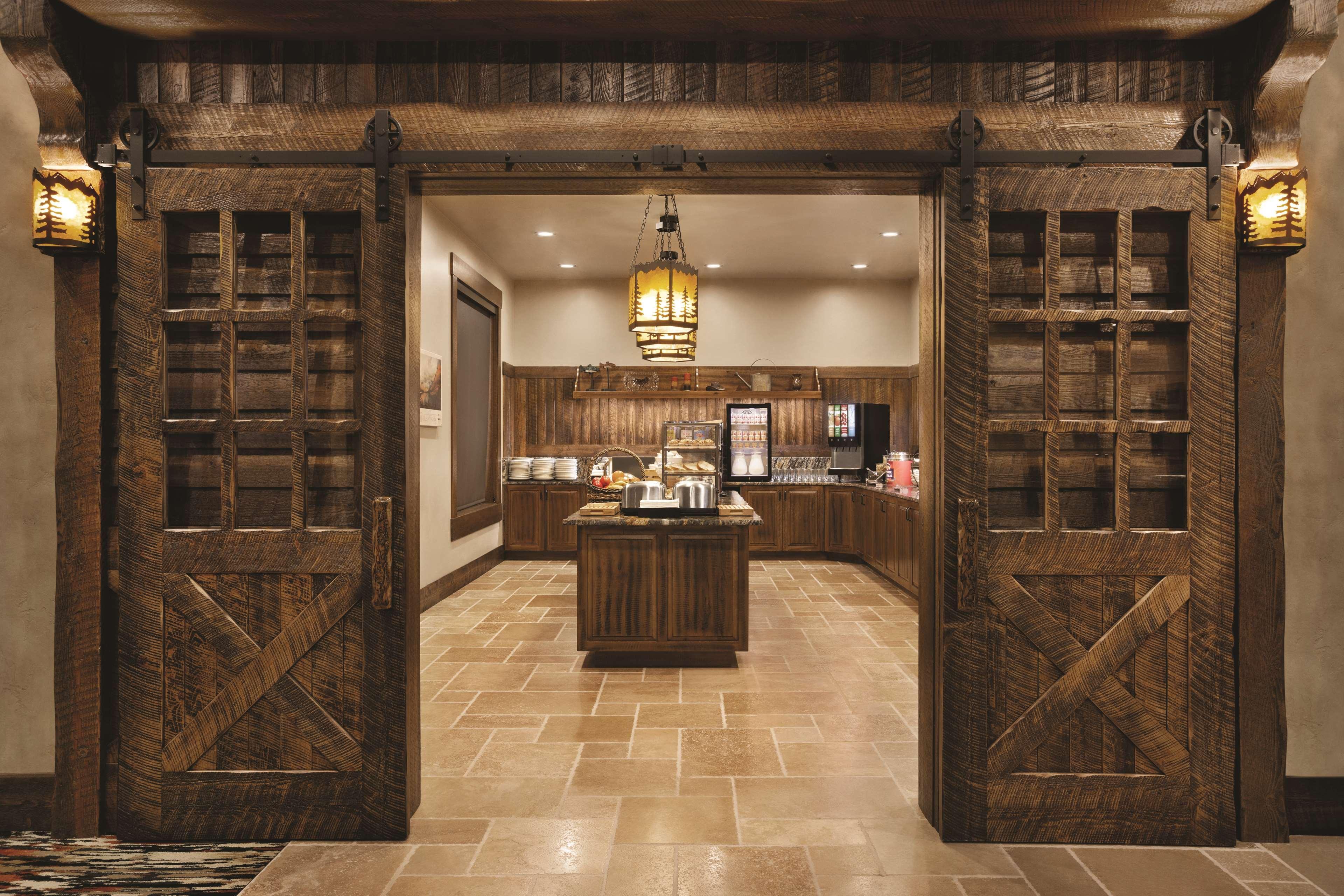 Glacier International Lodge كاليسبيل، مونتانا المظهر الخارجي الصورة