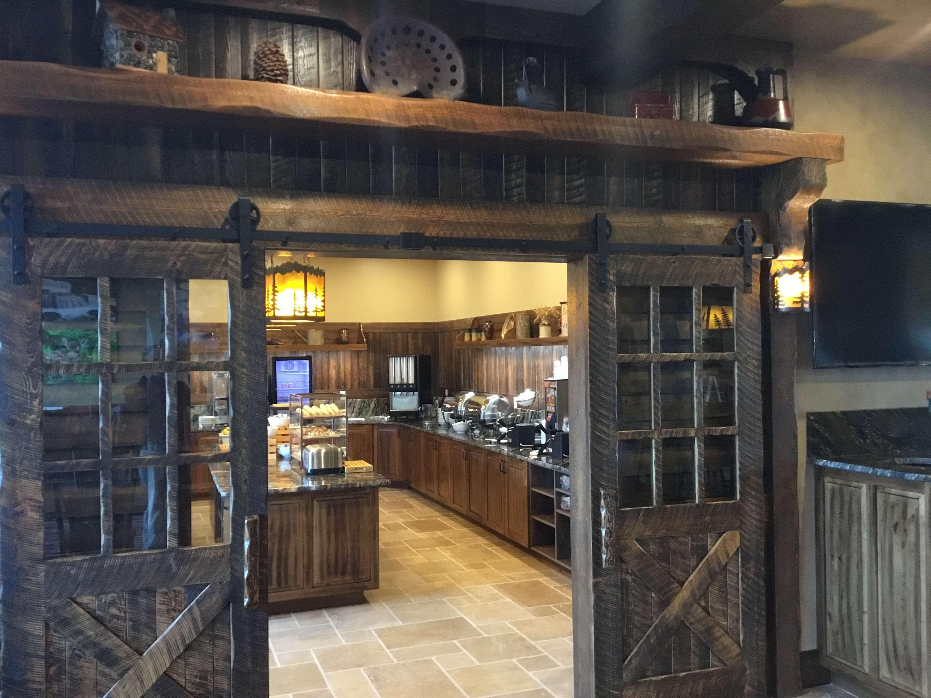 Glacier International Lodge كاليسبيل، مونتانا المظهر الخارجي الصورة