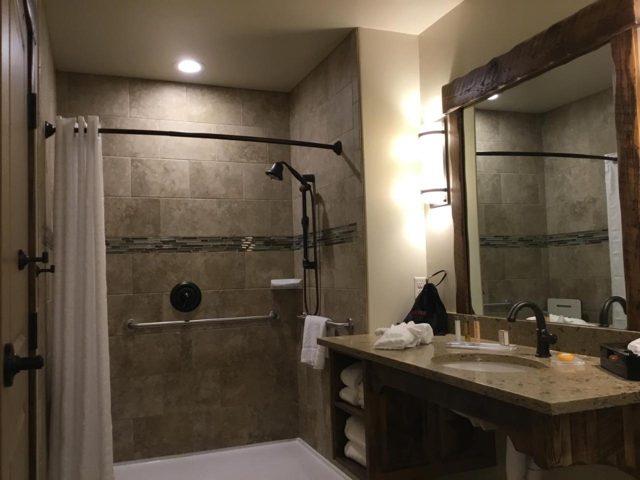 Glacier International Lodge كاليسبيل، مونتانا المظهر الخارجي الصورة